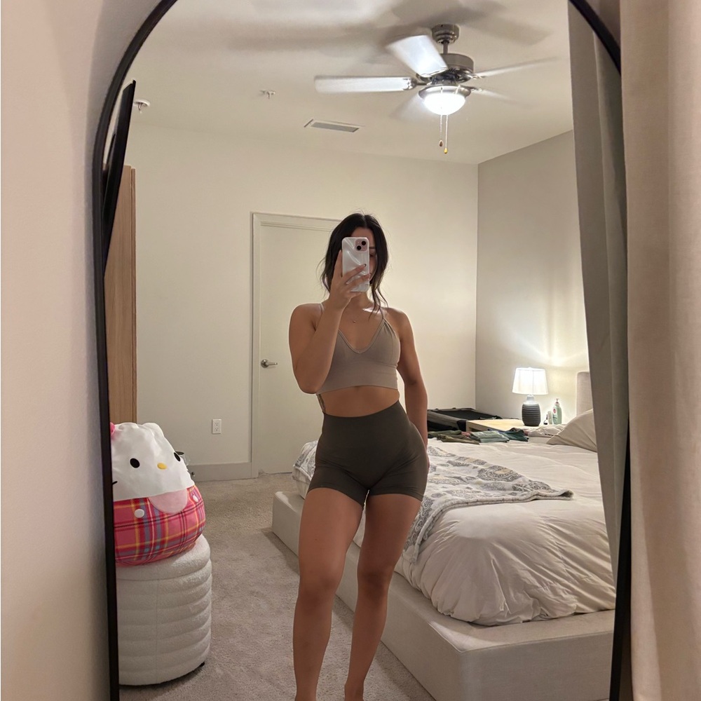Alphalete brown Shorts